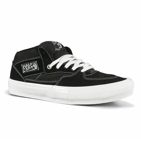 VANS HALF CAB BLACK / WHITE SHOES - 6.5M